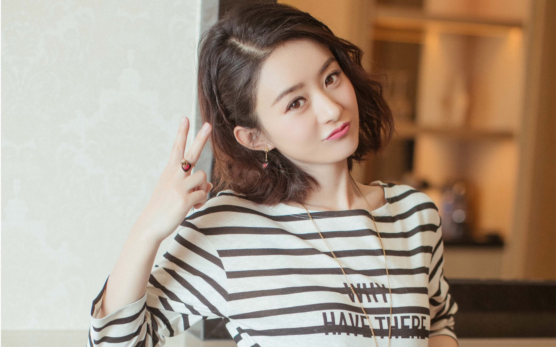 AYX GAMING-主队球员在比赛中发挥出色，拿下胜利，足球比赛主队在前面还是后面