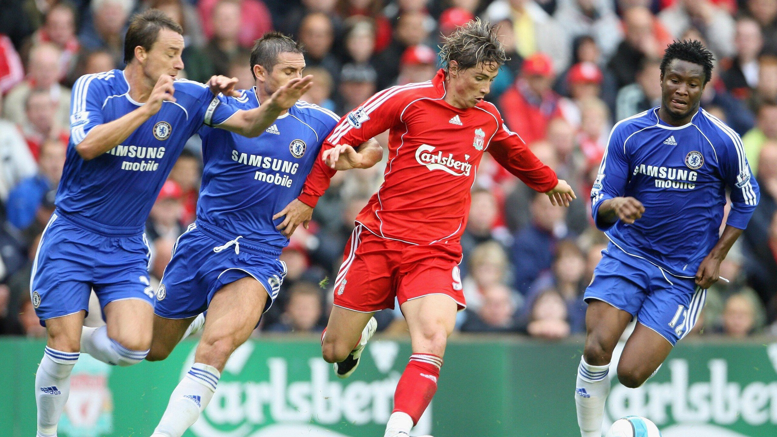 AYX体育-利物浦在欧冠赛场士气高昂，志在夺冠