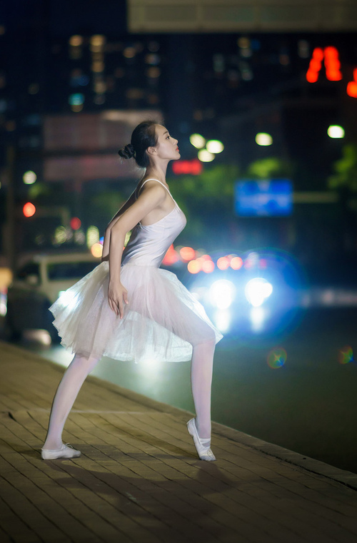 跳水动作完成度高荷兰获高分，荷兰跳水女运动员